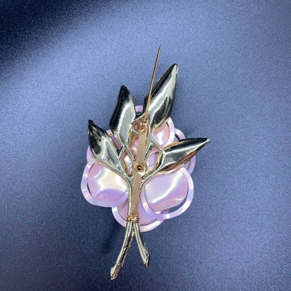 Enamel Flower Brooch Iridescent Pink With Gold-Tone Leaves Faux Pearl Center - Picture 4 of 6